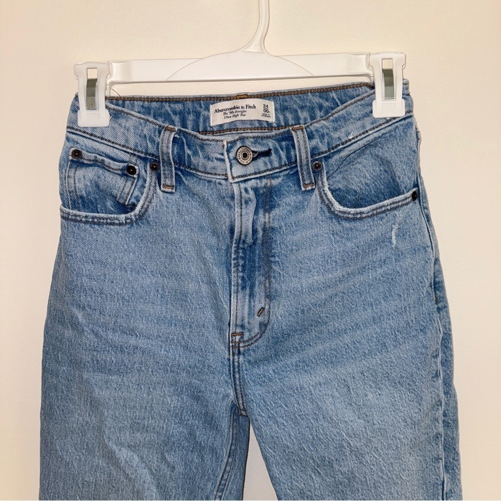 Abercrombie & Fitch
The 90s Straight Ultra High Rise 24 00 - Picture 4 of 5